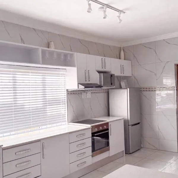 Saob Property، فندق في جيرميستون