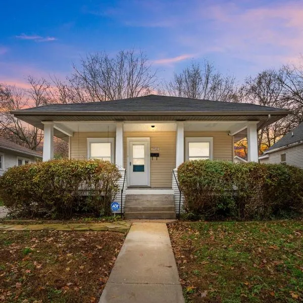 Quiet 2BR Near Mercy Dog Friendly, Week & MO Rates, hotel v destinaci Springfield