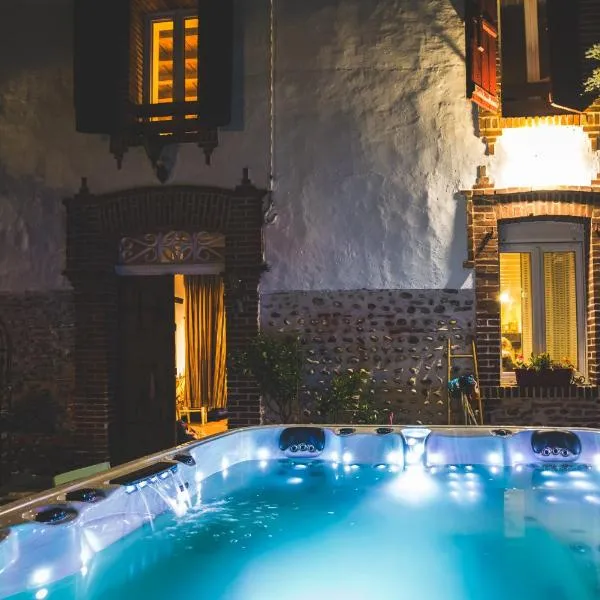 Gite les Jardins Imaginaires spa et sauna โรงแรมในLahitte-Toupière