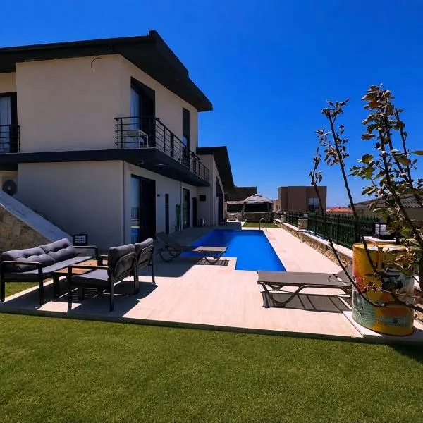 Foca में, होटल Mila Villa Foçaköy Tuzlu Su Havuzlu Müstakil Villa