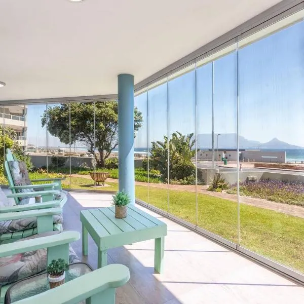 El Mufasa beachfront apartment with stunning views، فندق في كيب تاون