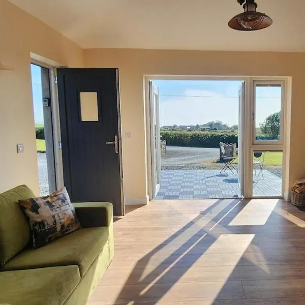 Copper Coast Guest House with Sea Views، فندق في واتيرفورد