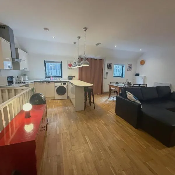 Modern 3 bedrooms Central Brighton sleep 9, hotell i Brighton& Hove