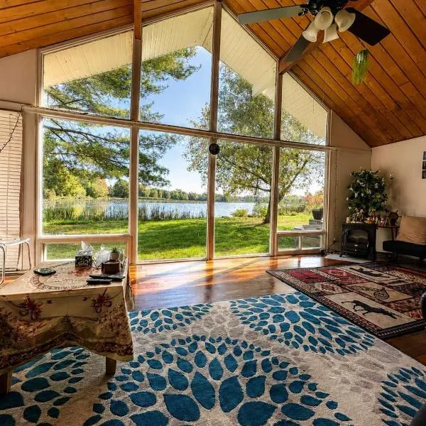 DREAM LAND Lake Front CHALET, HOT TUB, hotel u gradu Huntingdon