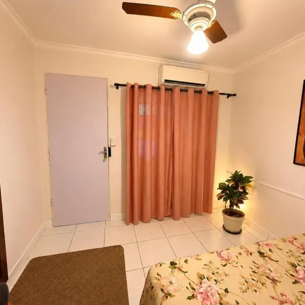 Hostel Goiabeiras com Piscina Próximo à Arena Pantanal، فندق في كويابا