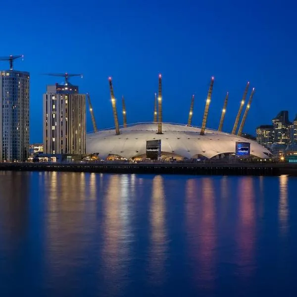 Luxury Two Bedroom River View Apartment in Canary Wharf, hotel en Londres