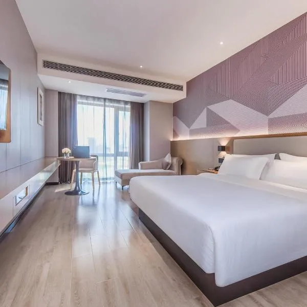 Baiman Hotel Maoming High-Speed Rail Station Aegean Sea Shopping Park Branch โรงแรมในMaoming