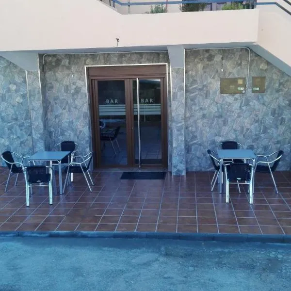 Hostal Nuevo Alonso, hotel em Bembribe