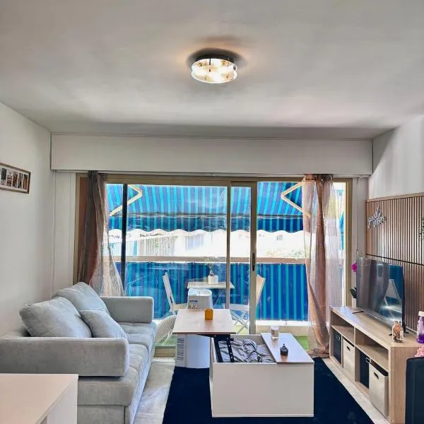 Azur studio plage et vieil Antibes, hotell sihtkohas Antibes