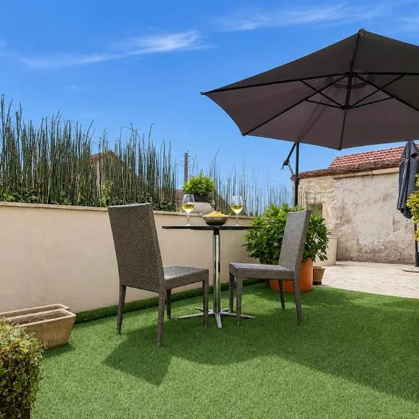 T2 Cosy - Proche Dijon -Terrasse - Parking, hôtel à Pichanges