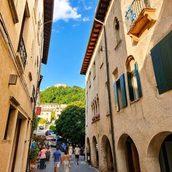 Residenza Dante Luxury Apartment nel Centro Storico、アーゾロのホテル