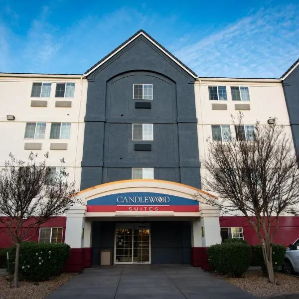 Candlewood Suites Medford by IHG، فندق في ميدفورد