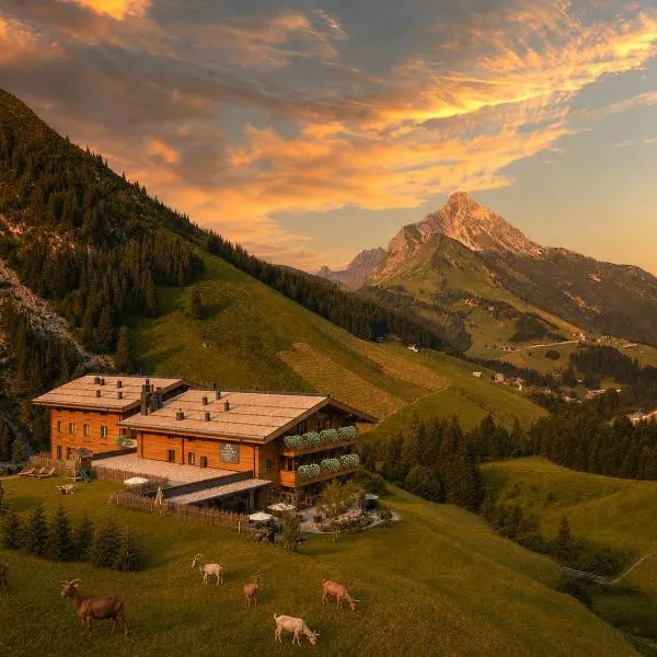 LUX ALP CHALET am Arlberg, hotel in Warth am Arlberg