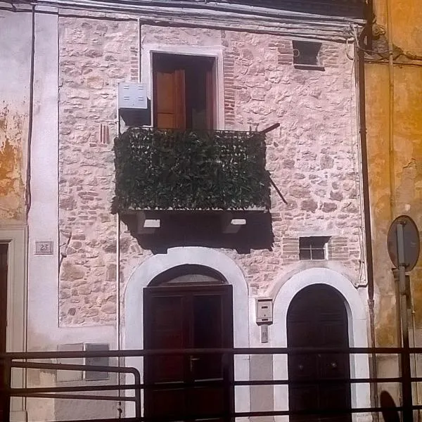 Casa Vacanze La Rocca、スルモーナのホテル