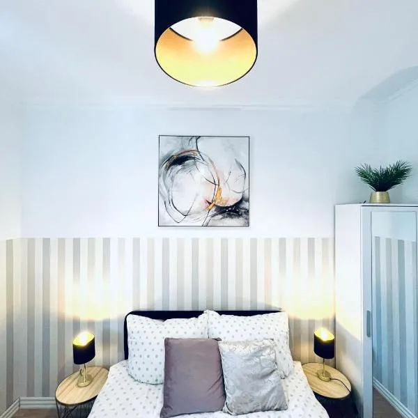 ClickTheFlat Politechnika Apart Rooms، فندق في وارسو