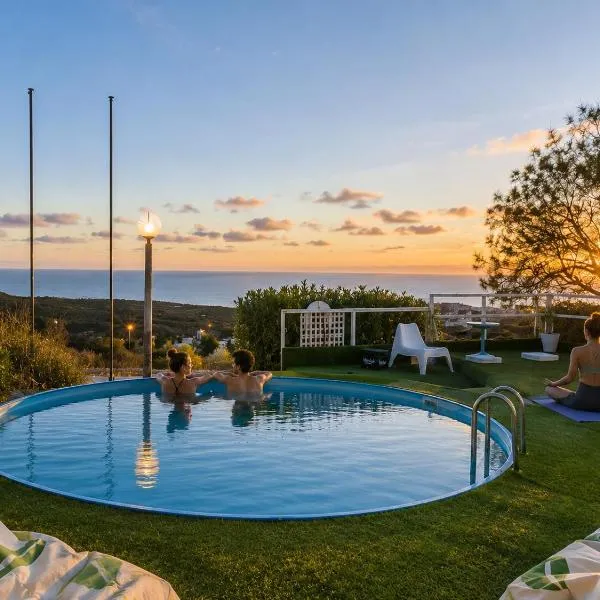 HI Arrifana Destination Hostel, hotel in Aljezur