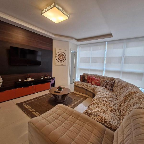 Apartamento com 3 suítes a 200 metros do mar!