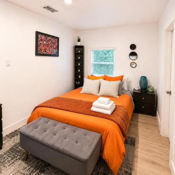 Quiet & Centrally located House - PRIVATE PARKING, LAUNDRY AND STORAGE FOR LUGGAGE, hotel in Miami