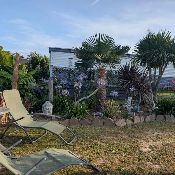 Mobil-home entre terre et mer، فندق في Les Loges
