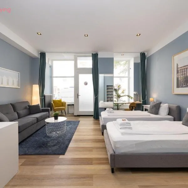 2 BR with Terrace near Kudamm, ICC & Zoo, хотел в Берлин