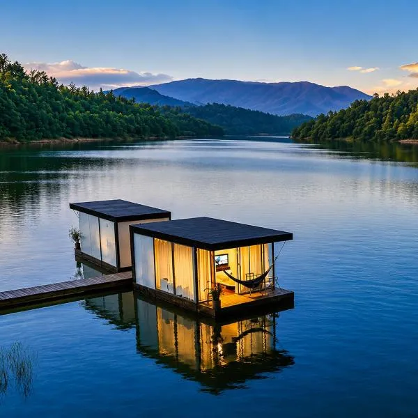 Hotel Pietrasanta Cabañas frente a la Represa Peñol Guatape、グアタペのホテル