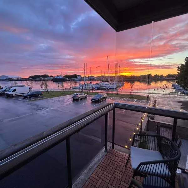 Yacht Club 2BR Apartment near Pärnu beach, Sauna, Free Parking, hotel en Pärnu
