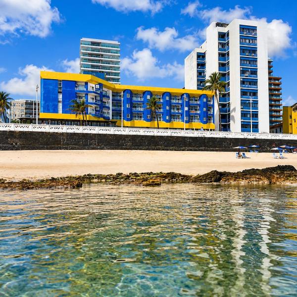 Flat no Farol da Barra 129