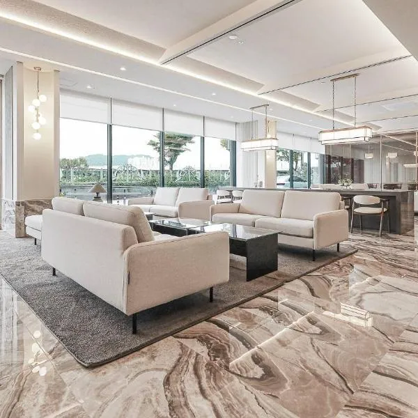 ALMOND Hotel, hotelli kohteessa Jinju