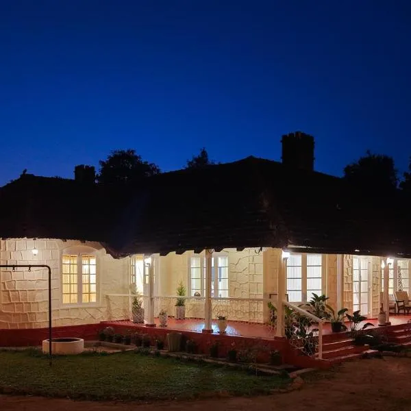The Hundred House - Colonial Bungalow- Wayanad, hotel v destinaci Ambalavayal