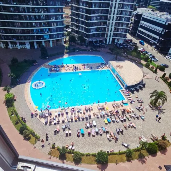 Top Beachfront Apartment, отель в Батуми