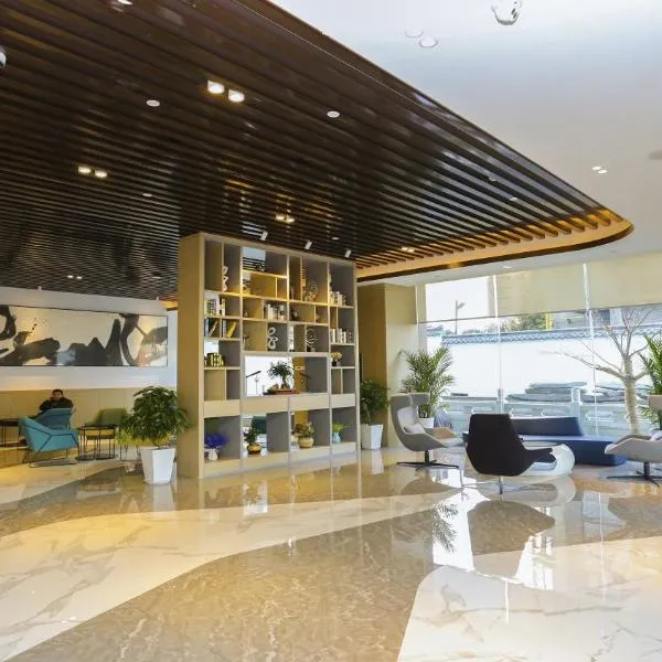 Holiday Inn Express Linyi Riverside by IHG, hotel sa Linyi