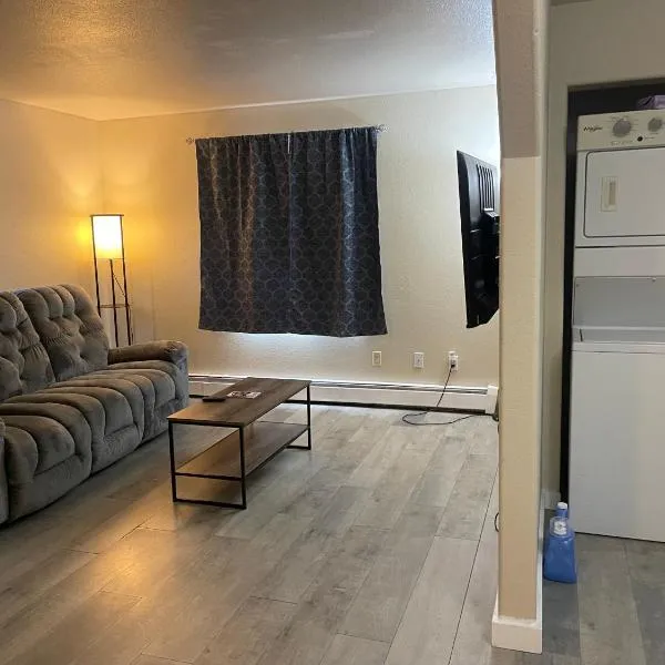 cozy 3 bedroom apartment 5207 chena avenue, hotel in Anchorage