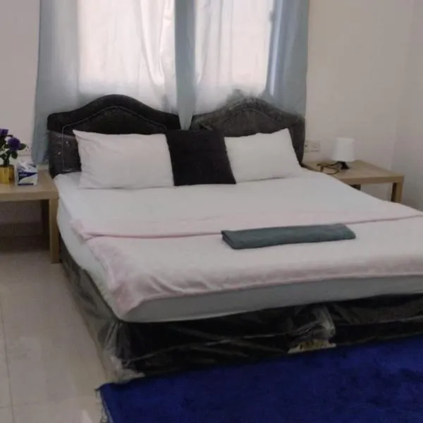RelaxAlkhuwirHostel, hotel v destinácii Muscat