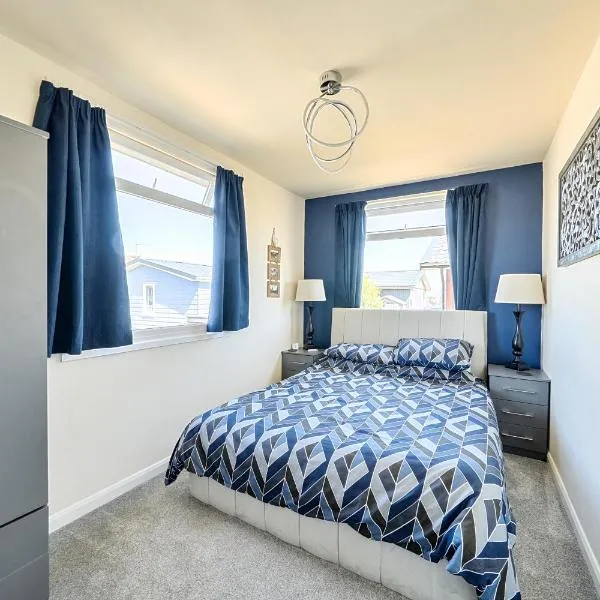 Seahorse Chalet Sleeps 6 Pets Log Burner Beach, hotel a Bridlington