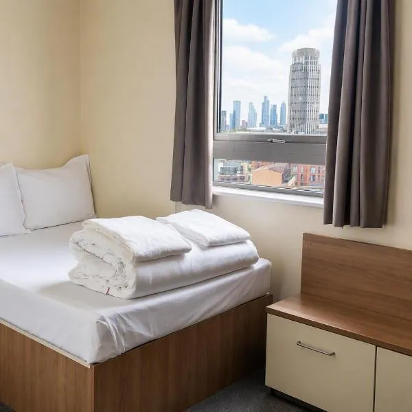 Destiny Student - Moonraker, hotel Londonban