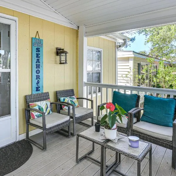 Walk to Ocean: Surfside Beach Home w/ Pool Access, hotel in Myrtle Beach