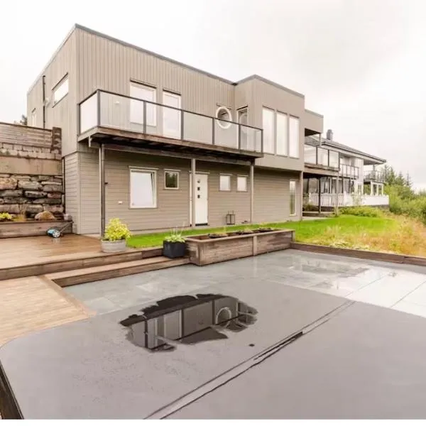 Villa with jacuzzi, hotel v destinácii Nord Bjørøy