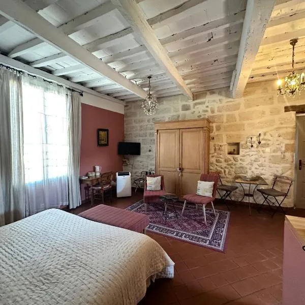 Le trente trois, hotel u gradu 'Uzès'