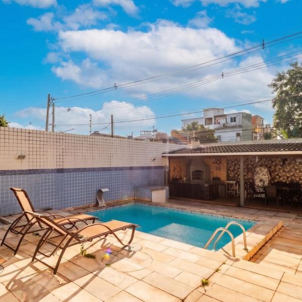 Casa com Piscina em Condominio no Recreio