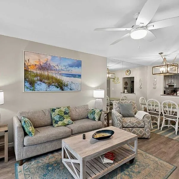 Siesta Key 2-Bedroom Condo with Pool, מלון בסרסוטה