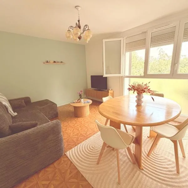 Appartement centre lannion 3 chambres, hotel i Lannion