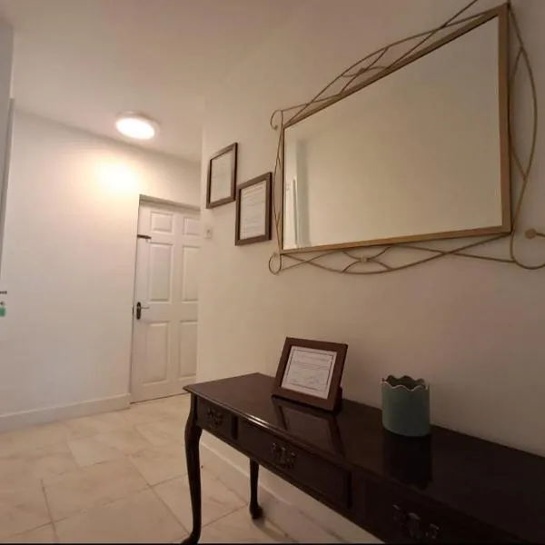 Modern Spacious 3 Bed House Hall Green, Birmingham, Hotel in Birmingham