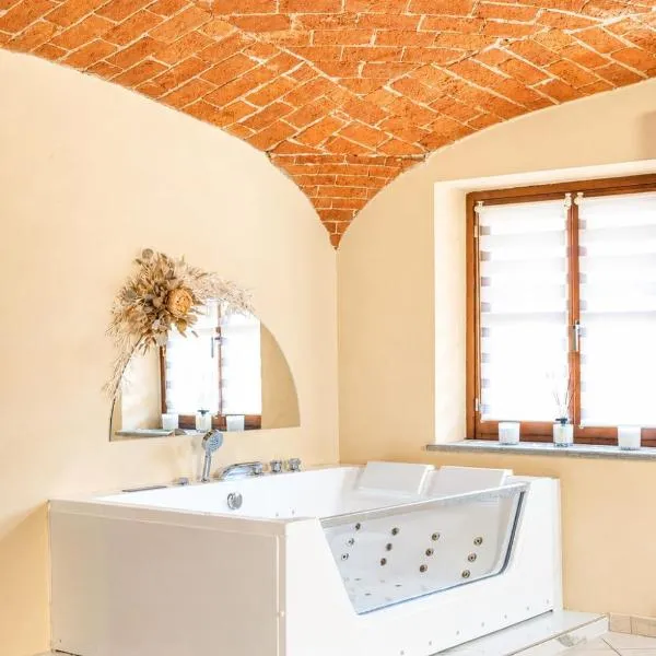 Secret Suite - Jacuzzi Privata & Relax, hotel i Borgo San Dalmazzo
