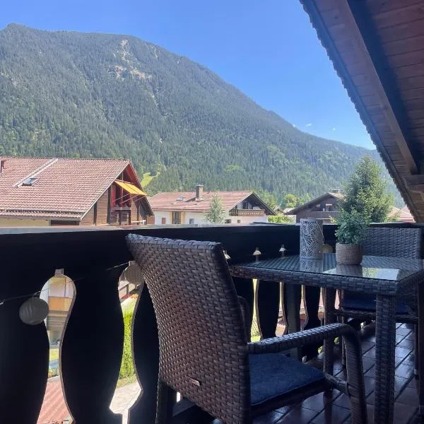 Zugspitze 6 mit SAUNA in Farchant bei Garmisch-Partenkirchen, hotel v destinácii Farchant