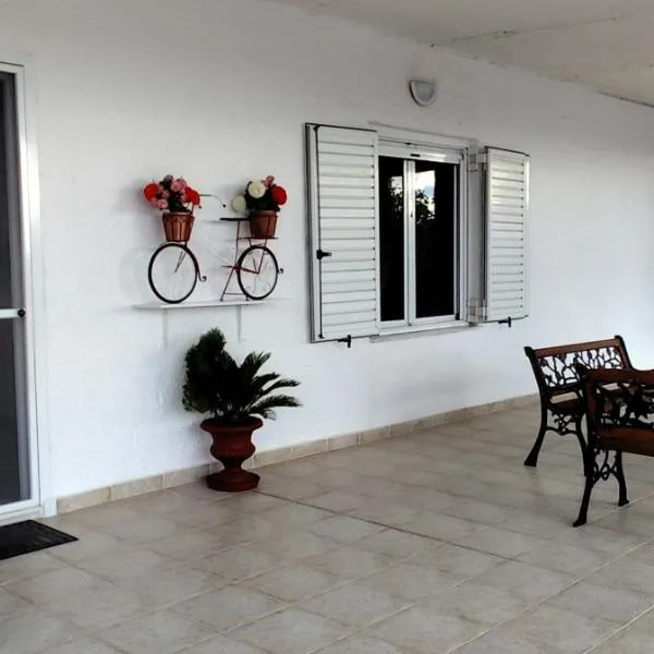 Irida Suite, hotel di Salamis