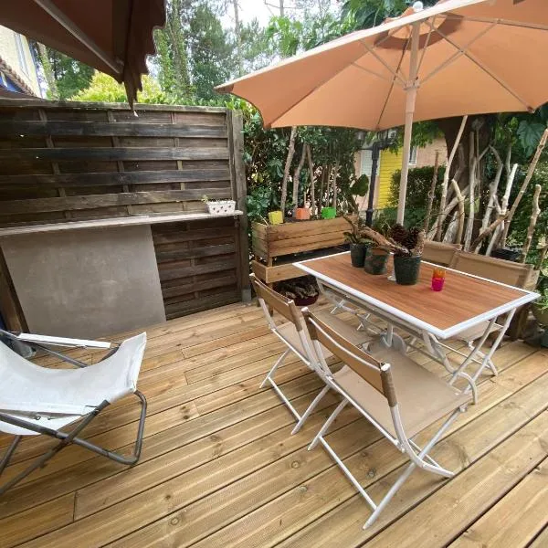 Soustons plage Maison terrasse 2 pers Les villas du lac Tennis mini golf, hotel in Soustons