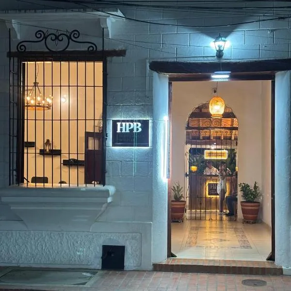 HOTEL PLAZA BOLIVAR MOMPOX ubicado en el centro histórico con parqueadero interno, hotel in Mompos