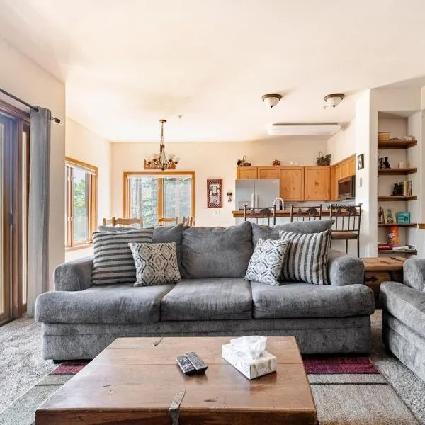 Breckenridge Luxury Condo, Easy Access to Ski Lifts!, hotel a Breckenridge