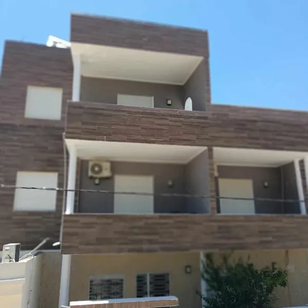 Family Yahia, hotel en Ḩammām al Ghazzāz