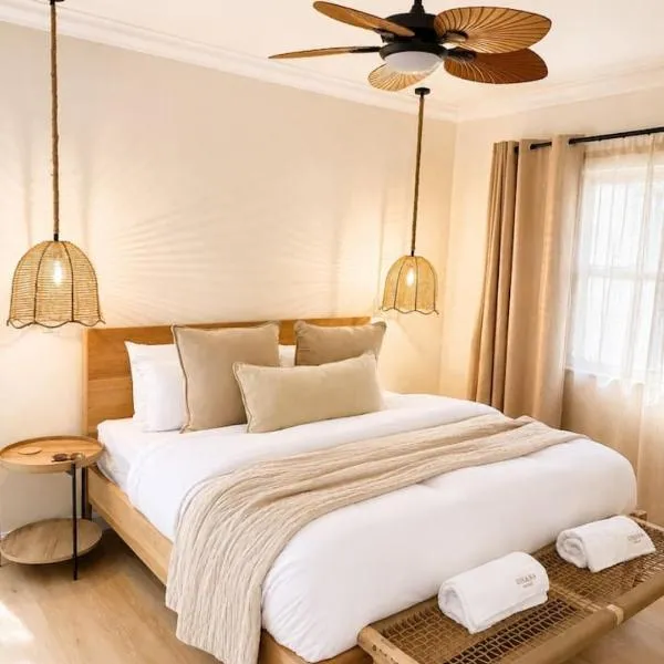OHANA HOUSE - Luxury Retreat - Walk to Beach, hotel in Bloubergstrand